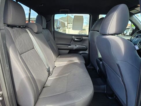 Used 2018 Toyota Tacoma TRD Off-Road AWD/4WD image 12