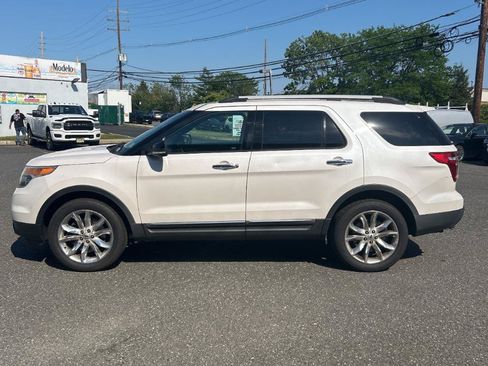 Used 2015 Ford Explorer XLT w/ Equipment Group 202A AWD/4WD image 2