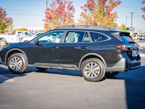 Used 2022 Subaru Outback Premium image 10