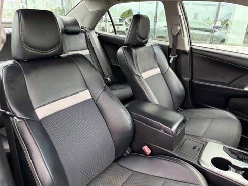 Used 2014 Toyota Camry SE w/ Fleet Convenience Package image 19