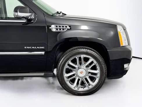 Used 2014 Cadillac Escalade Platinum image 43