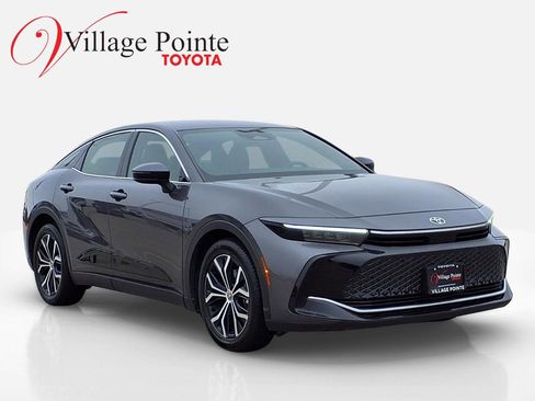 Used 2024 Toyota Crown Limited image 8