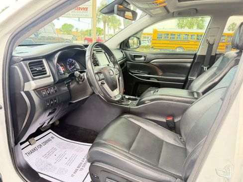 Used 2019 Toyota Highlander Limited Platinum FWD image 17