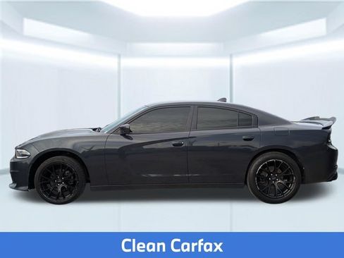 Used 2018 Dodge Charger SXT Plus RWD image 2