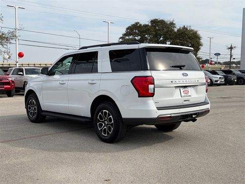 Used 2023 Ford Expedition XLT image 6