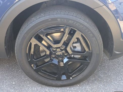 Used 2025 Kia Telluride EX X-Line image 9