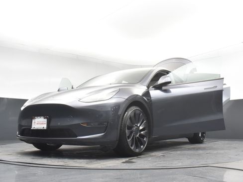 Used 2022 Tesla Model Y Performance image 32
