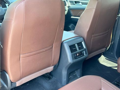 Used 2023 Volkswagen Atlas SE AWD/4WD image 36