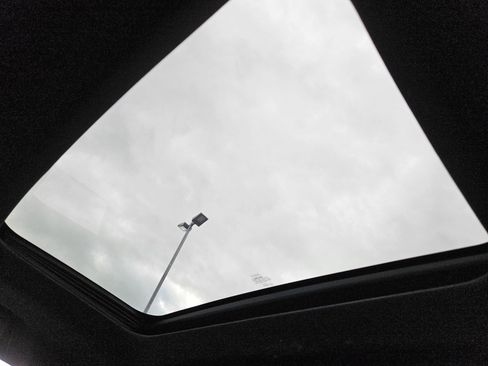 Used 2018 Ford Explorer Platinum image 18