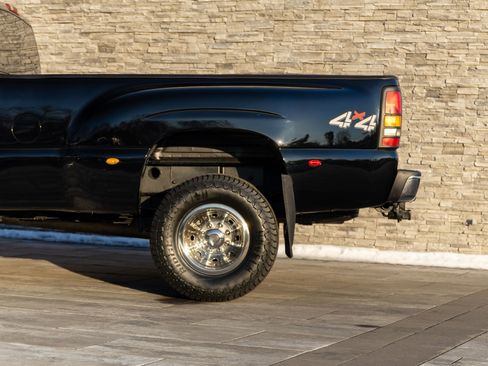 Used 2006 Chevrolet Silverado 3500 LT w/ Heavy-Duty Power Package image 23