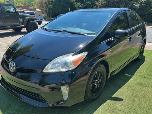 Used 2014 Toyota Prius Four w/ Solar Roof Package FWD image 3