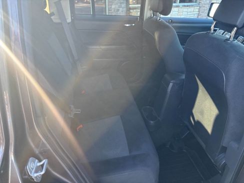 Used 2016 Jeep Patriot Latitude image 14