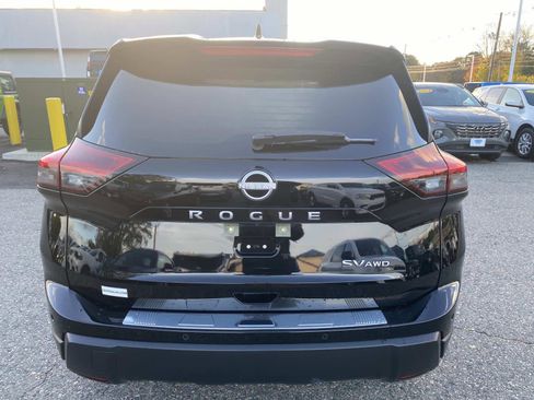 Used 2024 Nissan Rogue SV image 4