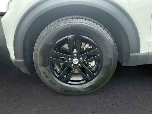 Used 2023 Ford Explorer XLT w/ Equipment Group 202A AWD/4WD image 13