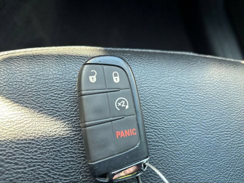 Used 2025 Jeep Compass Limited AWD/4WD image 18