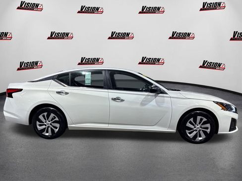 Certified 2025 Nissan Altima 2.5 S image 4