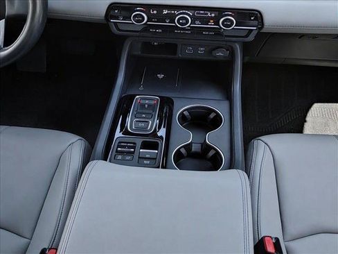Used 2023 Honda Pilot Touring image 19