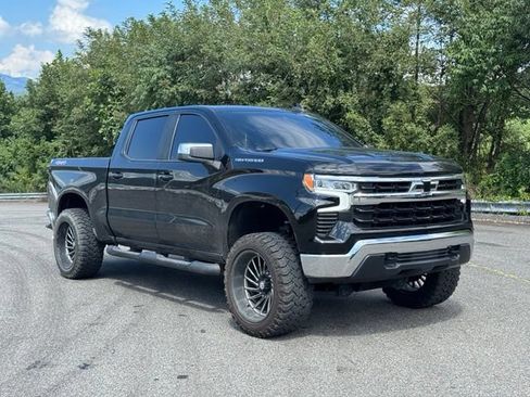 Used 2022 Chevrolet Silverado 1500 LT AWD/4WD image 9