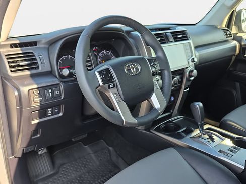 Used 2022 Toyota 4Runner SR5 Premium w/ Moonroof Package RWD image 15
