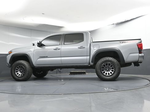 Used 2019 Toyota Tacoma TRD Off-Road AWD/4WD image 31