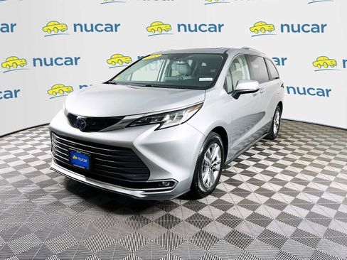 Used 2022 Toyota Sienna Limited AWD/4WD image 3