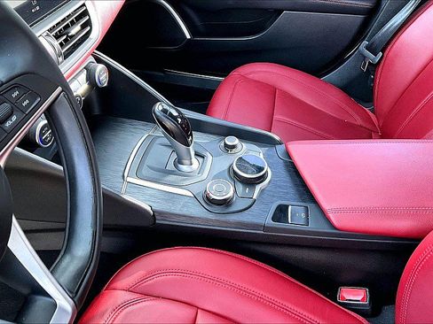 Used 2019 Alfa Romeo Giulia w/ Nero Edizione RWD image 11