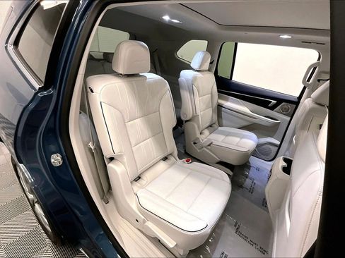 Used 2025 Buick Enclave Avenir w/ Super Cruise Package AWD/4WD image 26