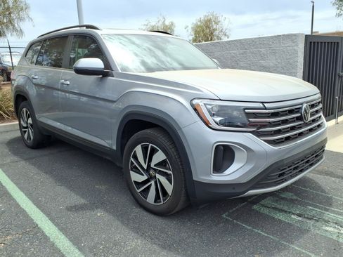 Certified 2026 Volkswagen Atlas SE w/ Panoramic Sunroof Package FWD image 2