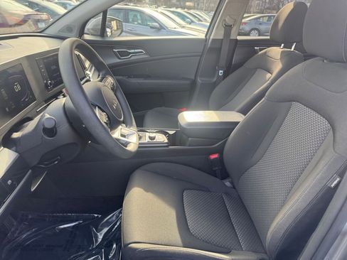 Used 2025 Kia Sportage LX image 30