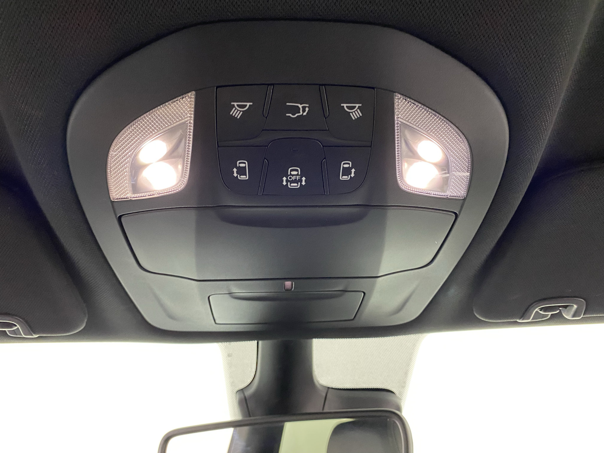 Used 2025 Chrysler Voyager LX FWD image 17