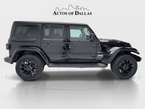 Used 2023 Jeep Wrangler Unlimited Sahara w/ Dual Top Group AWD/4WD image 5