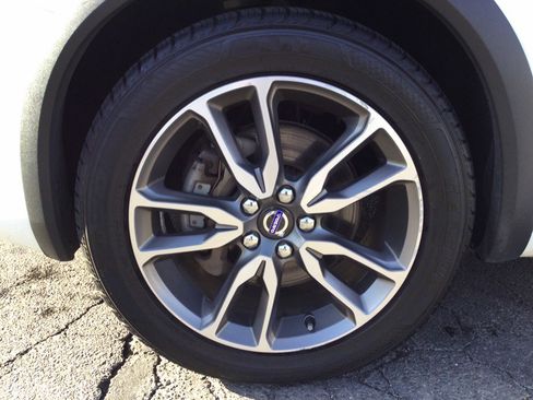 Used 2015 Volvo V60 T5 Cross Country image 28