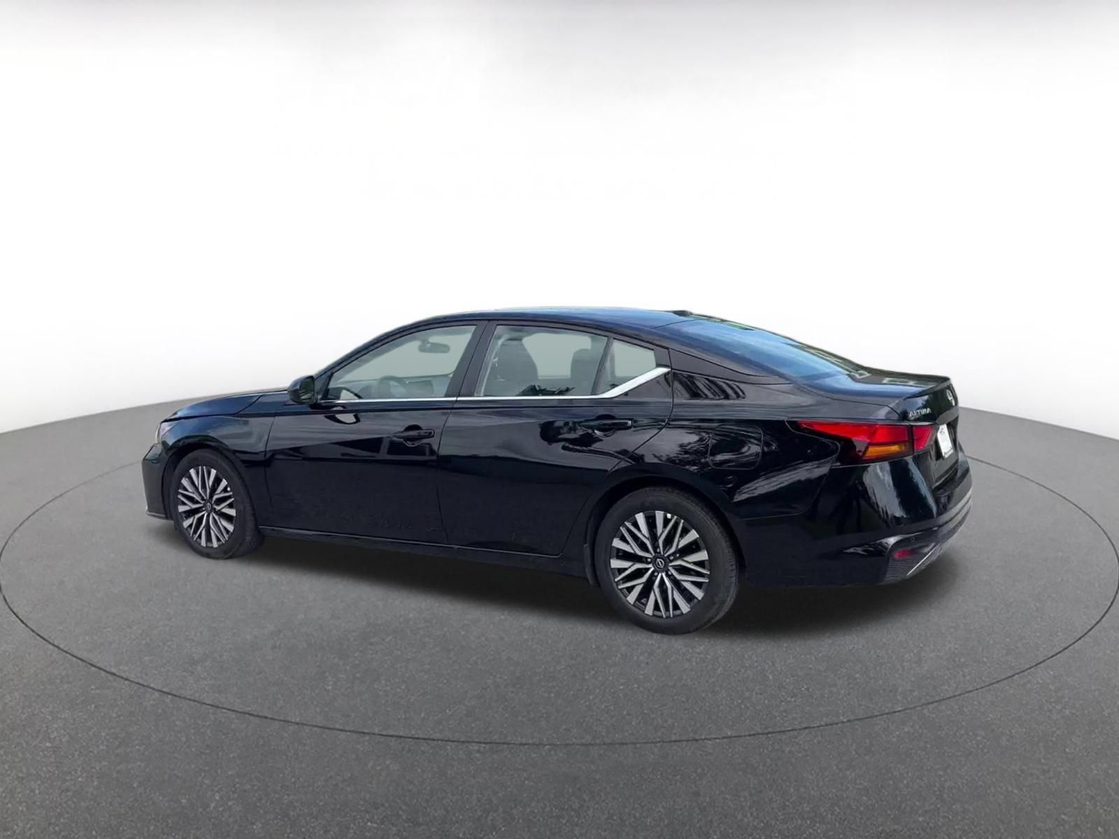 Used 2026 Nissan Altima 2.5 SV FWD image 8