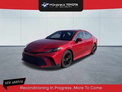 Used 2025 Toyota Camry SE w/ Convenience Package FWD image 1