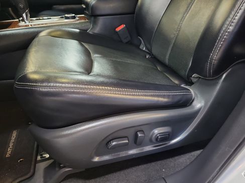 Used 2020 Nissan Pathfinder Platinum image 15