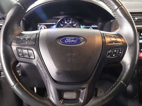 Used 2017 Ford Explorer XLT w/ Equipment Group 201A AWD/4WD image 3