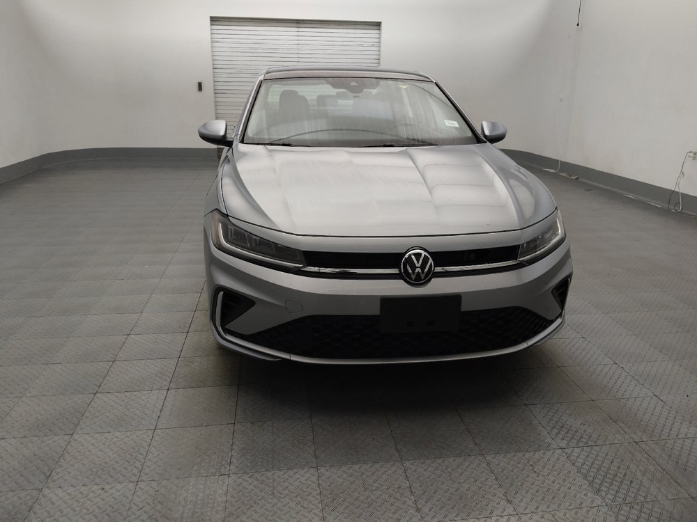 Used 2025 Volkswagen Jetta SE FWD image 14