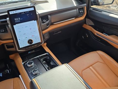 Certified 2024 Ford Expedition Max Platinum image 36