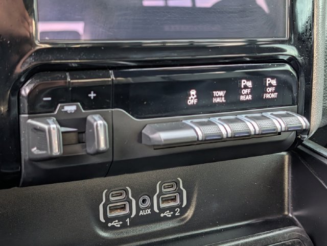 Used 2020 RAM 1500 Laramie w/ Sport Appearance Package AWD/4WD image 17
