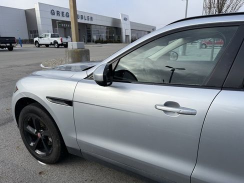 Used 2019 Jaguar F-PACE Premium image 4