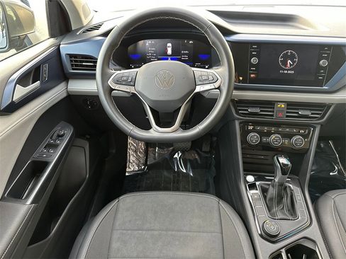 Used 2024 Volkswagen Taos SE image 17