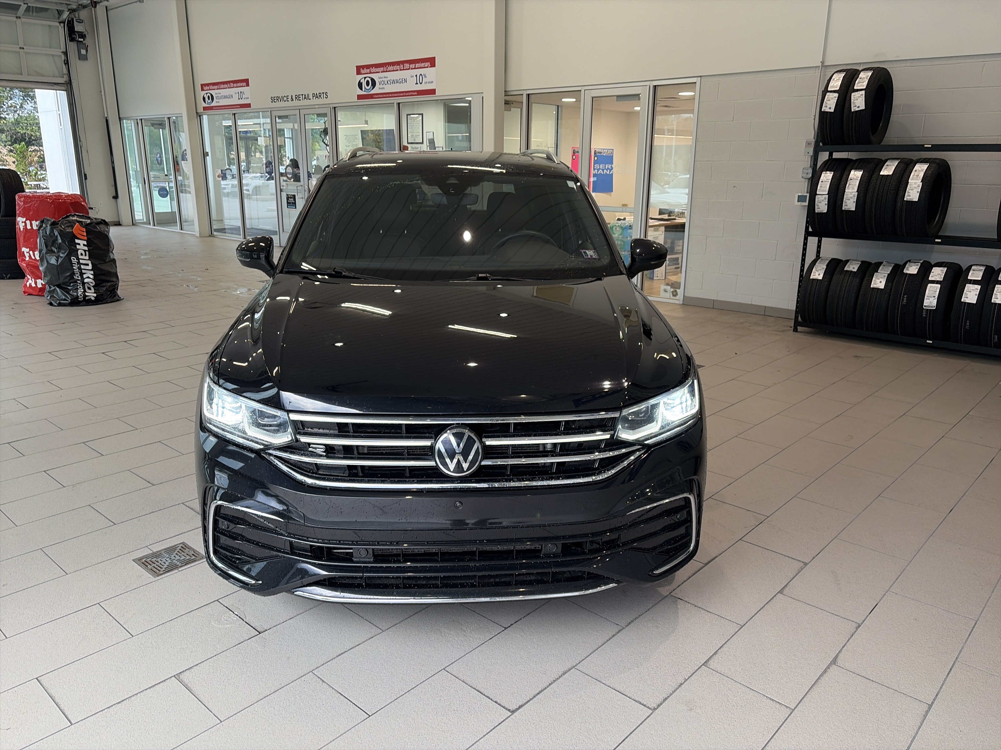 Used 2024 Volkswagen Tiguan SEL R-Line AWD/4WD image 2