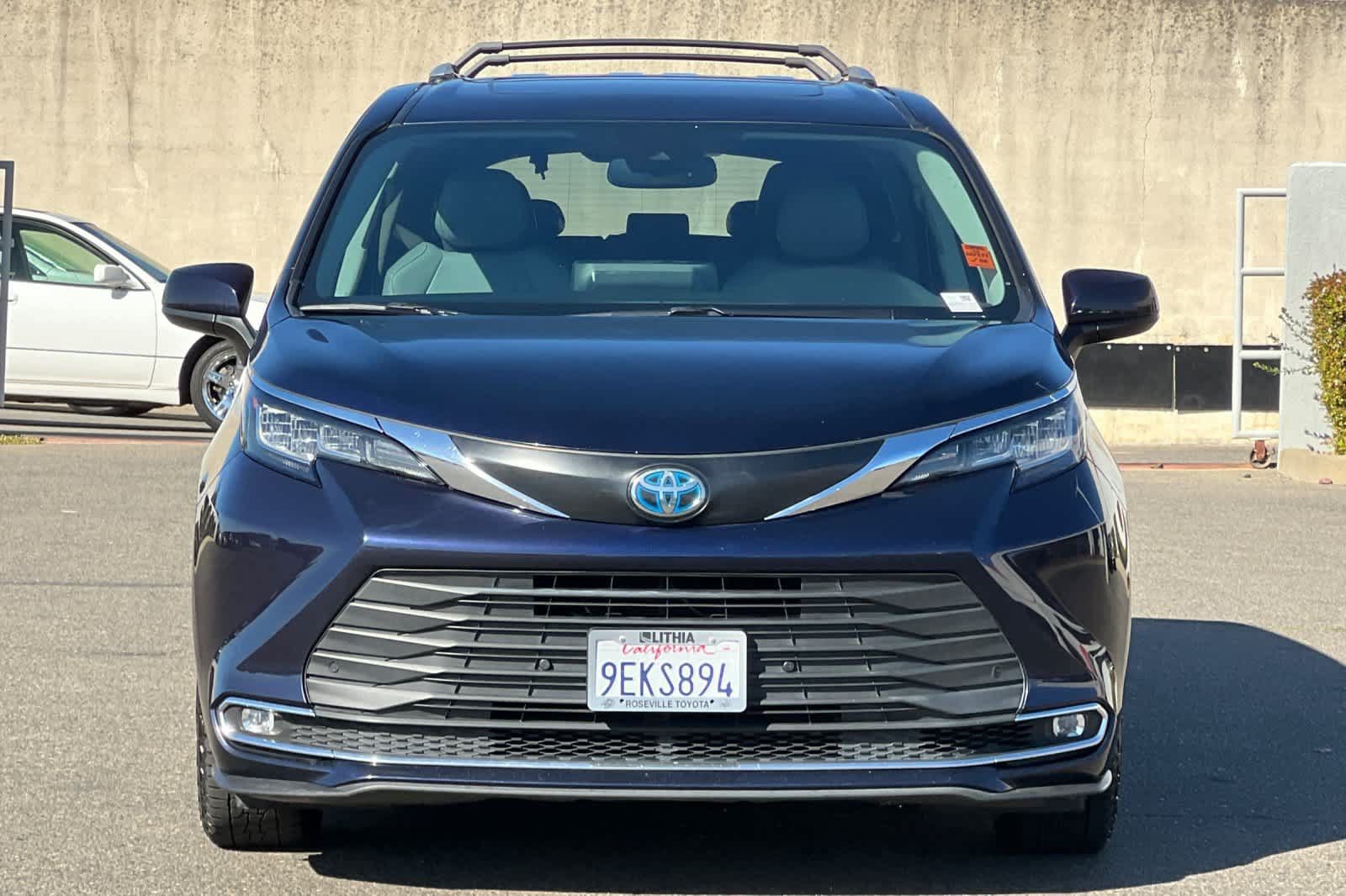 Used 2023 Toyota Sienna XLE AWD/4WD image 10
