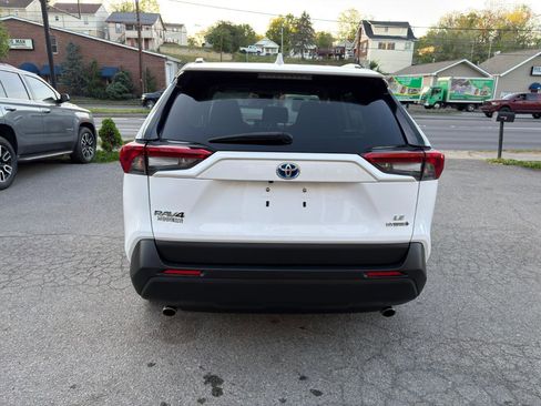 Used 2022 Toyota RAV4 LE image 6