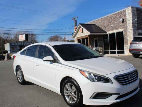 Used 2017 Hyundai Sonata SE image 3