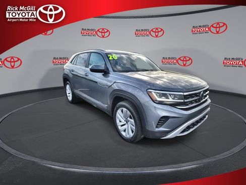 Used 2020 Volkswagen Atlas Cross Sport SE image 2