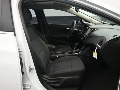 Used 2018 Chevrolet Cruze LT w/ Sun And Sound Package image 13