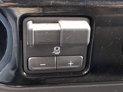 Used 2024 Chevrolet Silverado 2500 LT AWD/4WD image 24