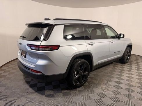 Used 2023 Jeep Grand Cherokee L Laredo AWD/4WD image 12