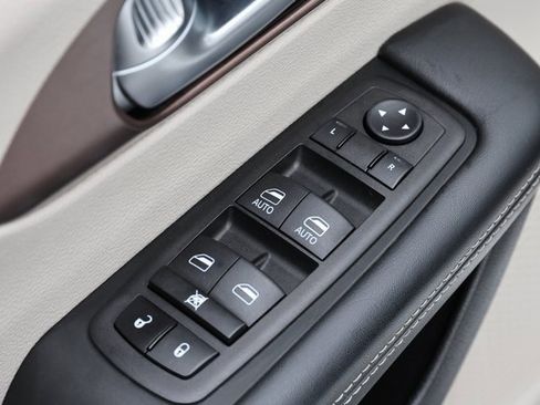 Used 2024 Chrysler Voyager LX image 13